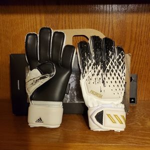 Goalkeeper gloves